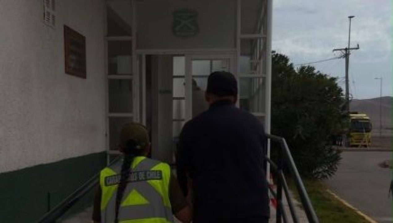 /carabineros-detuvo-en-copiapo-a-hombre-por-mantener-orden-vigente