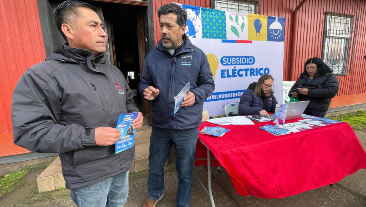 /alcalde-y-seremi-de-energia-encabezan-operativo-de-postulacion-al-subsidio