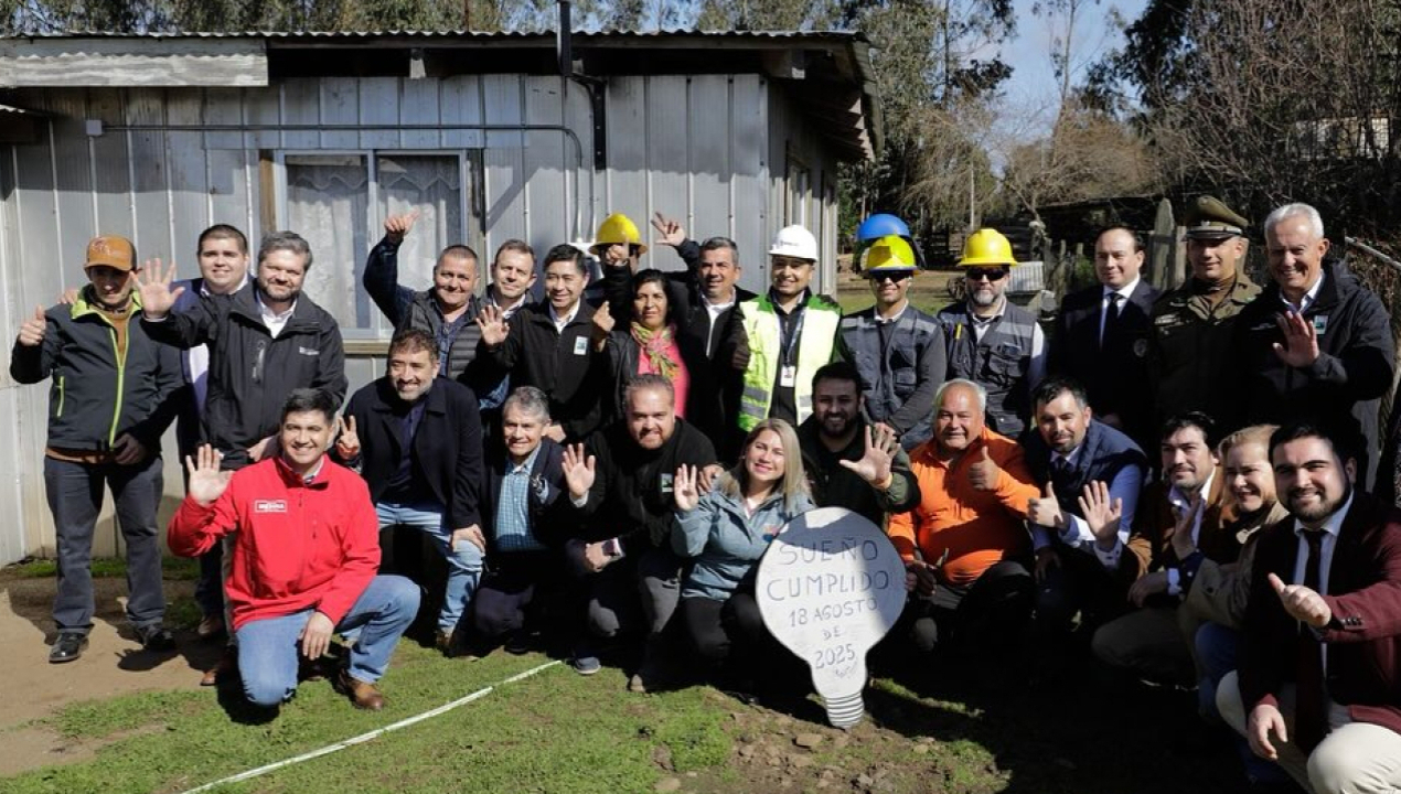 /lebu/primeras-viviendas-del-sector-rural-de-los-cambuchos-ya-cuentan-con-energia