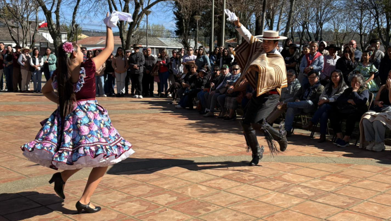 /arauco-celebro-el-tradicional-esquinazo-a-la-patria-en-la-plaza-de-armas