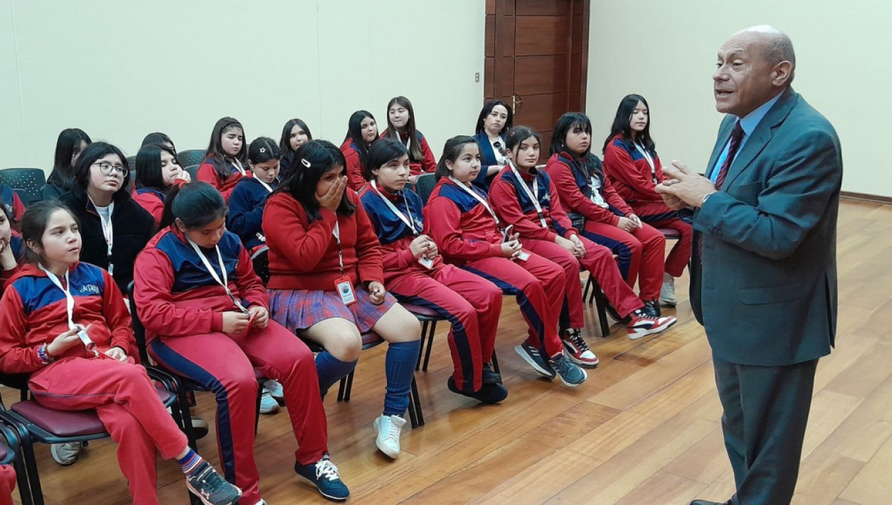 /corte-de-concepcion-recibio-visita-de-estudiantes-de-escuela-arturo-prat-de
