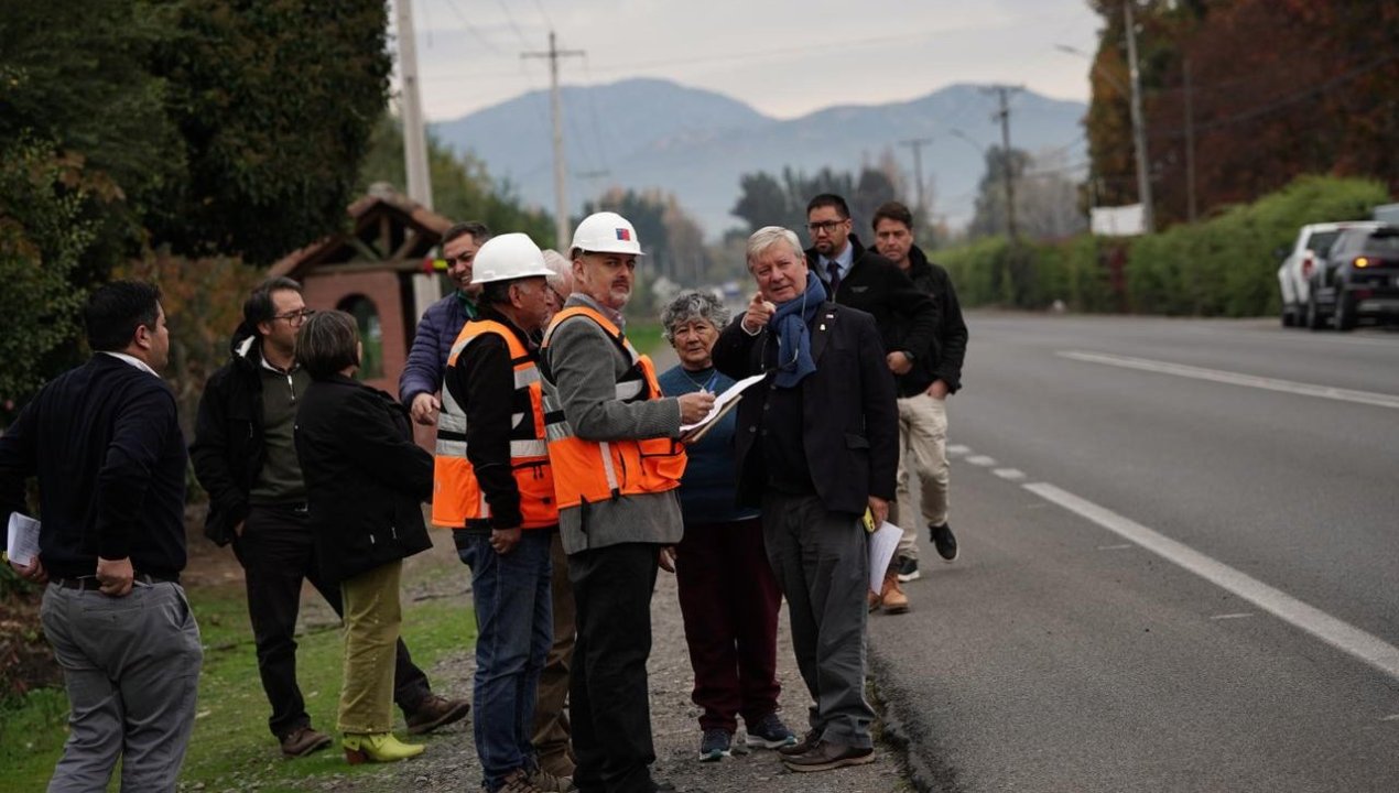 /vialidad-y-municipio-recorren-caminos-rurales-en-curico