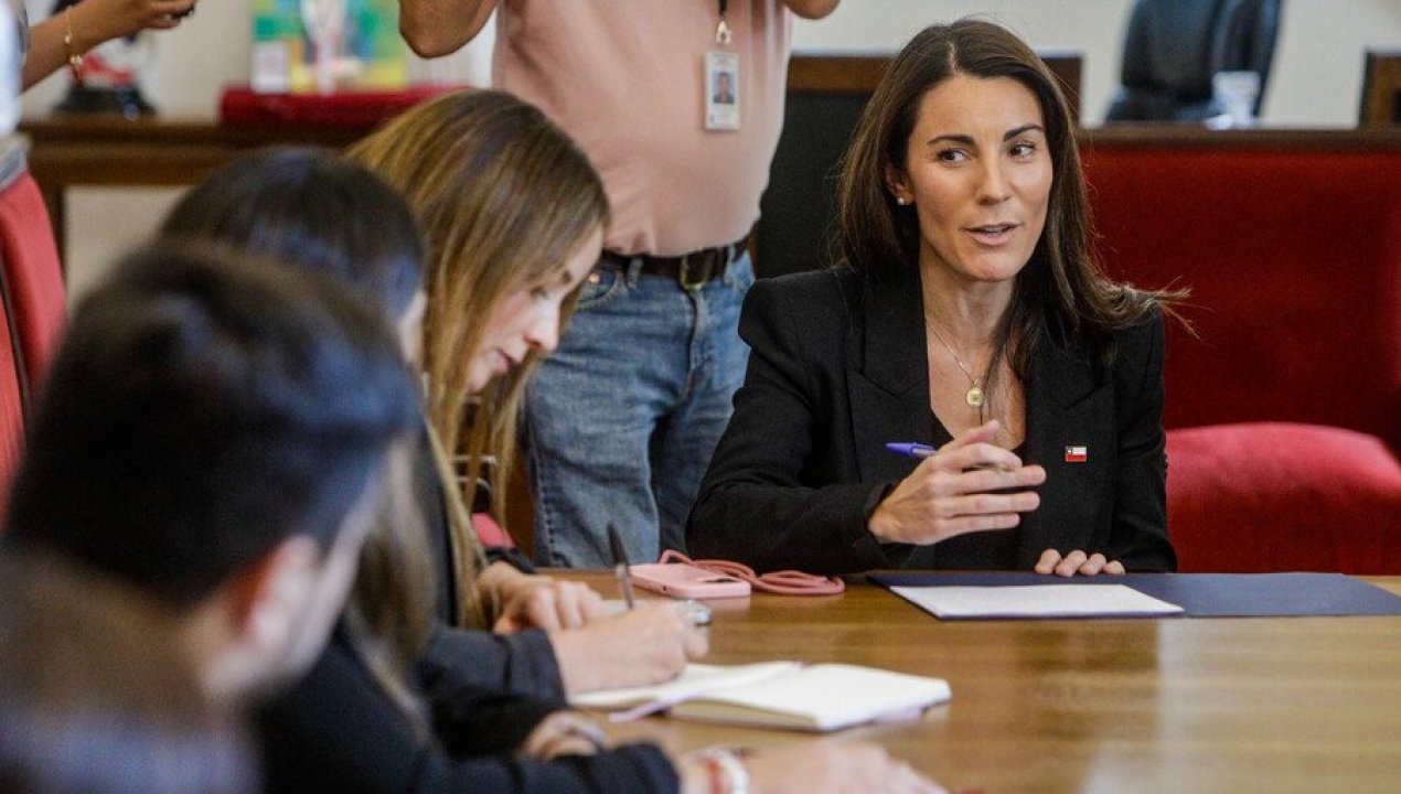 /actualidad/gobierno/ministra-de-educacion-arzola-defendio-cobro-contra-deudores-del-cae-y