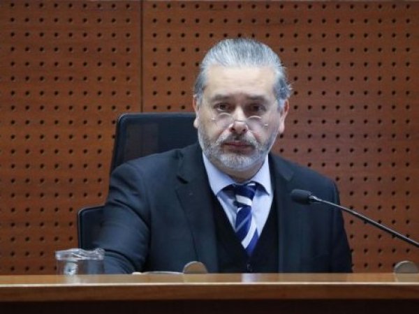 Corte Suprema acuerda remover al polémico juez Daniel Urrutia por viajes durante licencias médicas